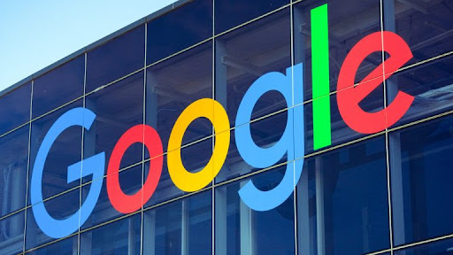 Logo Google pada gedung kantor Google